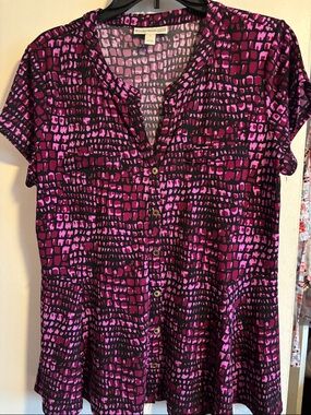 Dana Buchman Black and Magenta Patterned Button-Front Top